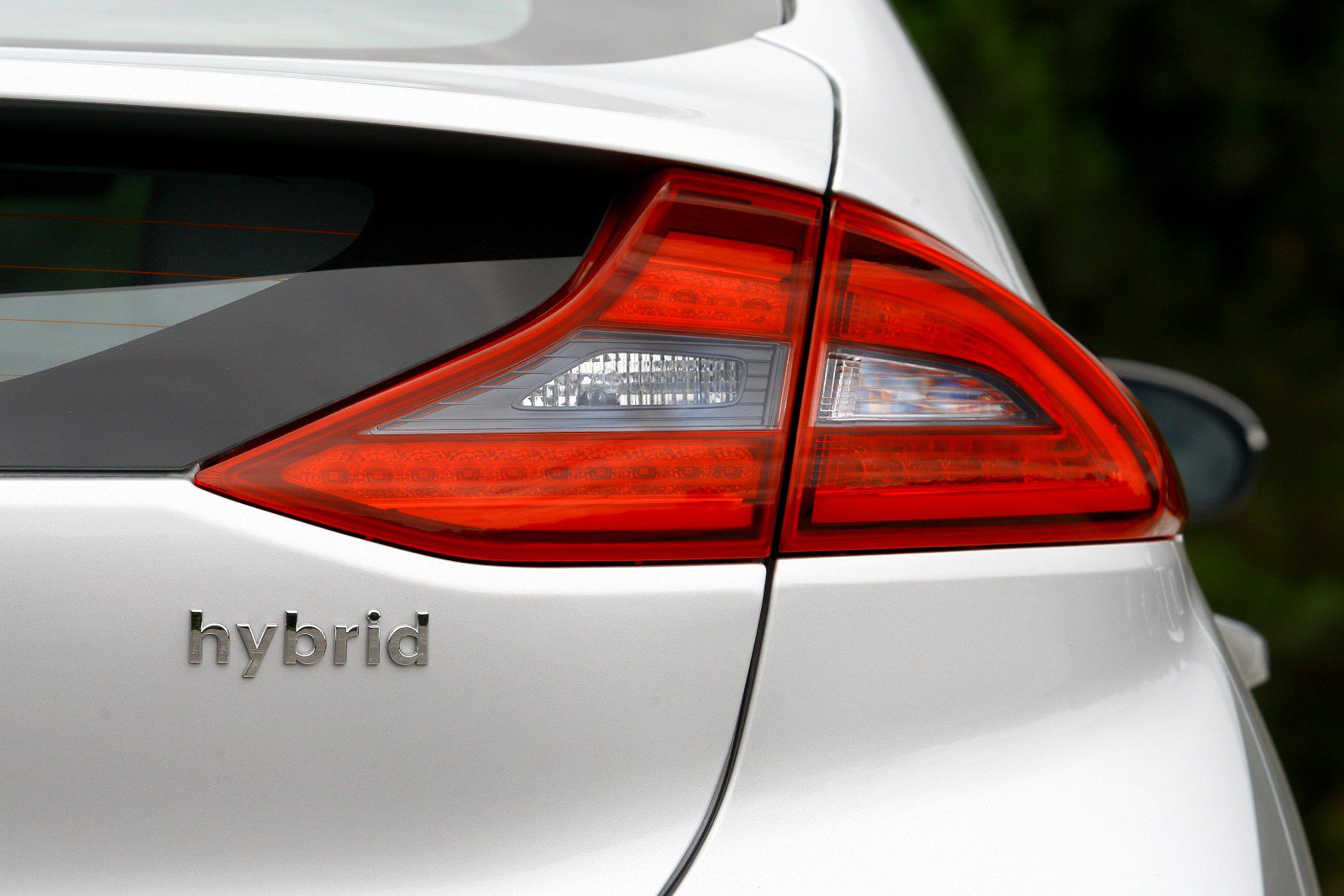 Renting de vehículos híbridos, un paso hacia la movilidad sostenible